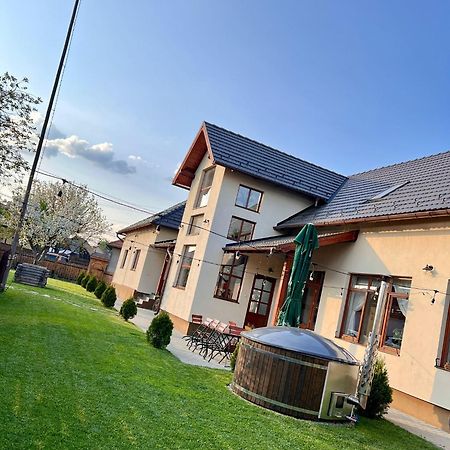 Famives Vendeghaz Bed and Breakfast Racul Eksteriør billede