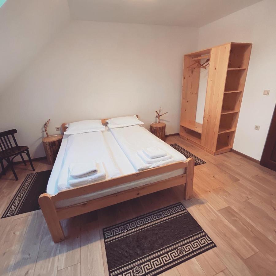 Famives Vendeghaz Bed and Breakfast Racul Eksteriør billede