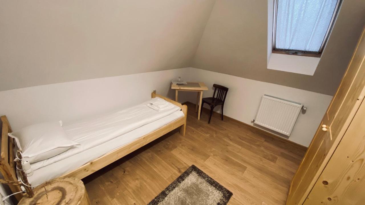 Famives Vendeghaz Bed and Breakfast Racul Eksteriør billede