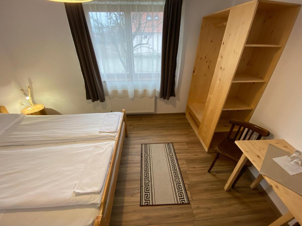 Famives Vendeghaz Bed and Breakfast Racul Eksteriør billede