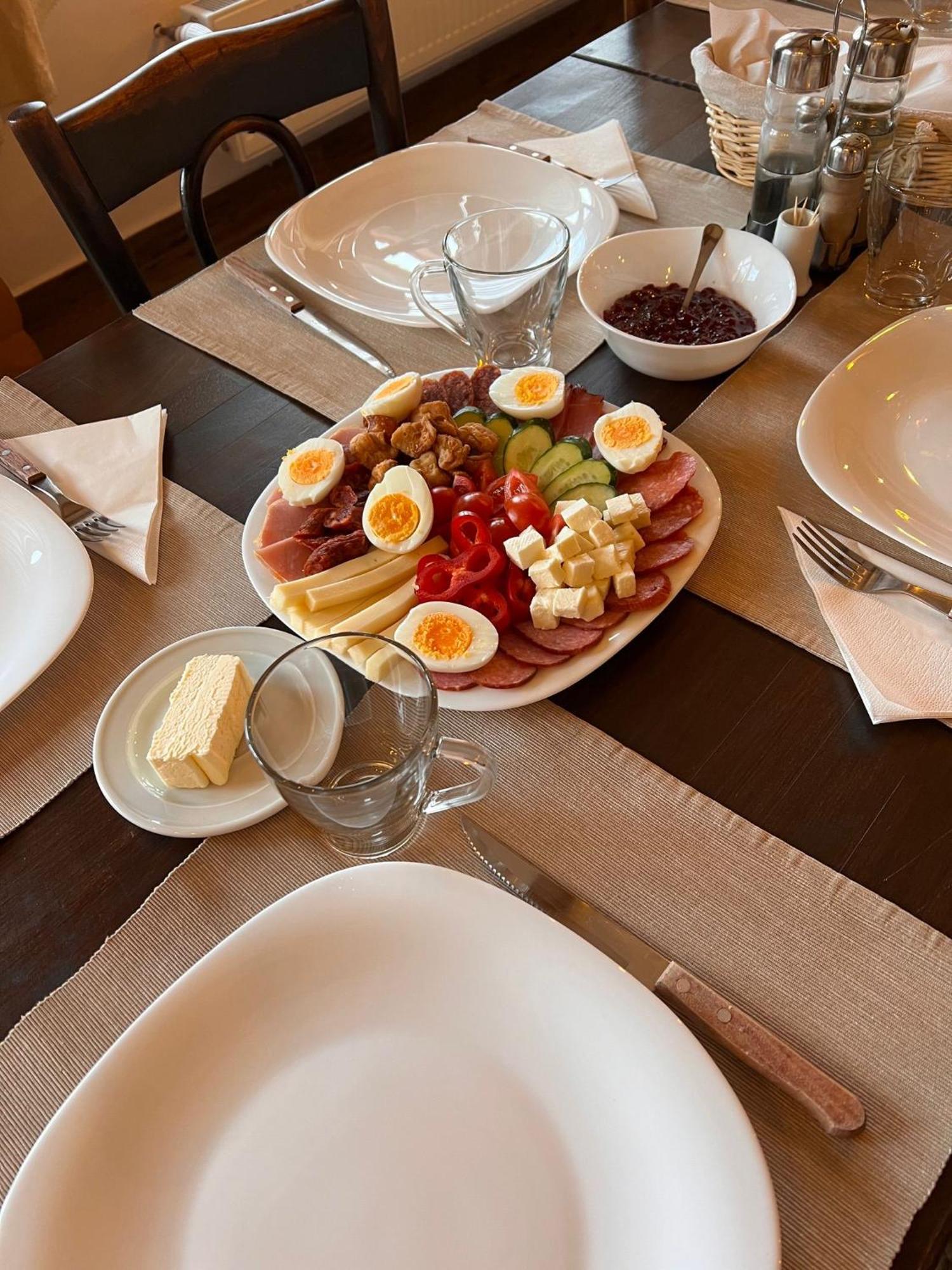 Famives Vendeghaz Bed and Breakfast Racul Eksteriør billede