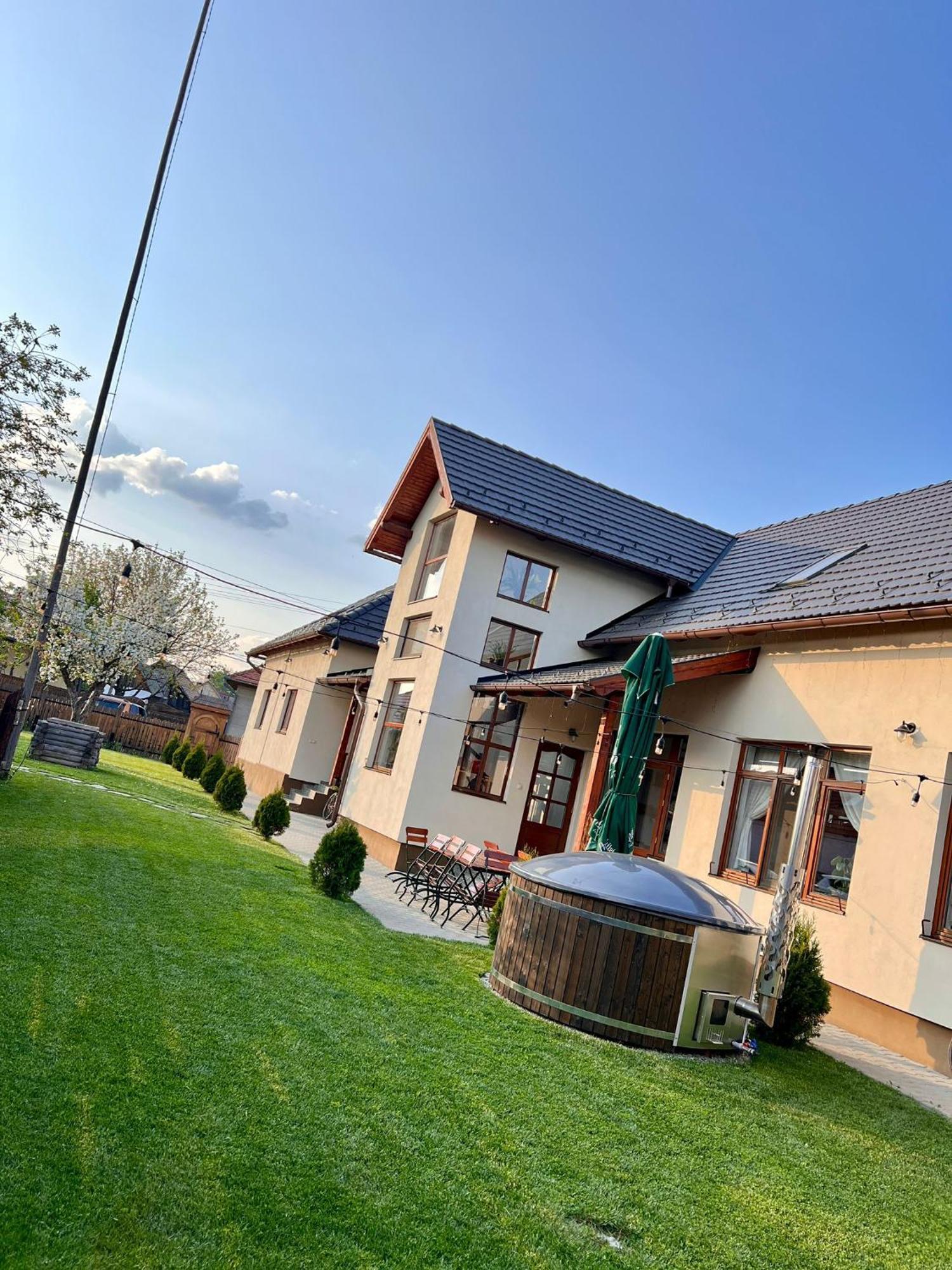Famives Vendeghaz Bed and Breakfast Racul Eksteriør billede