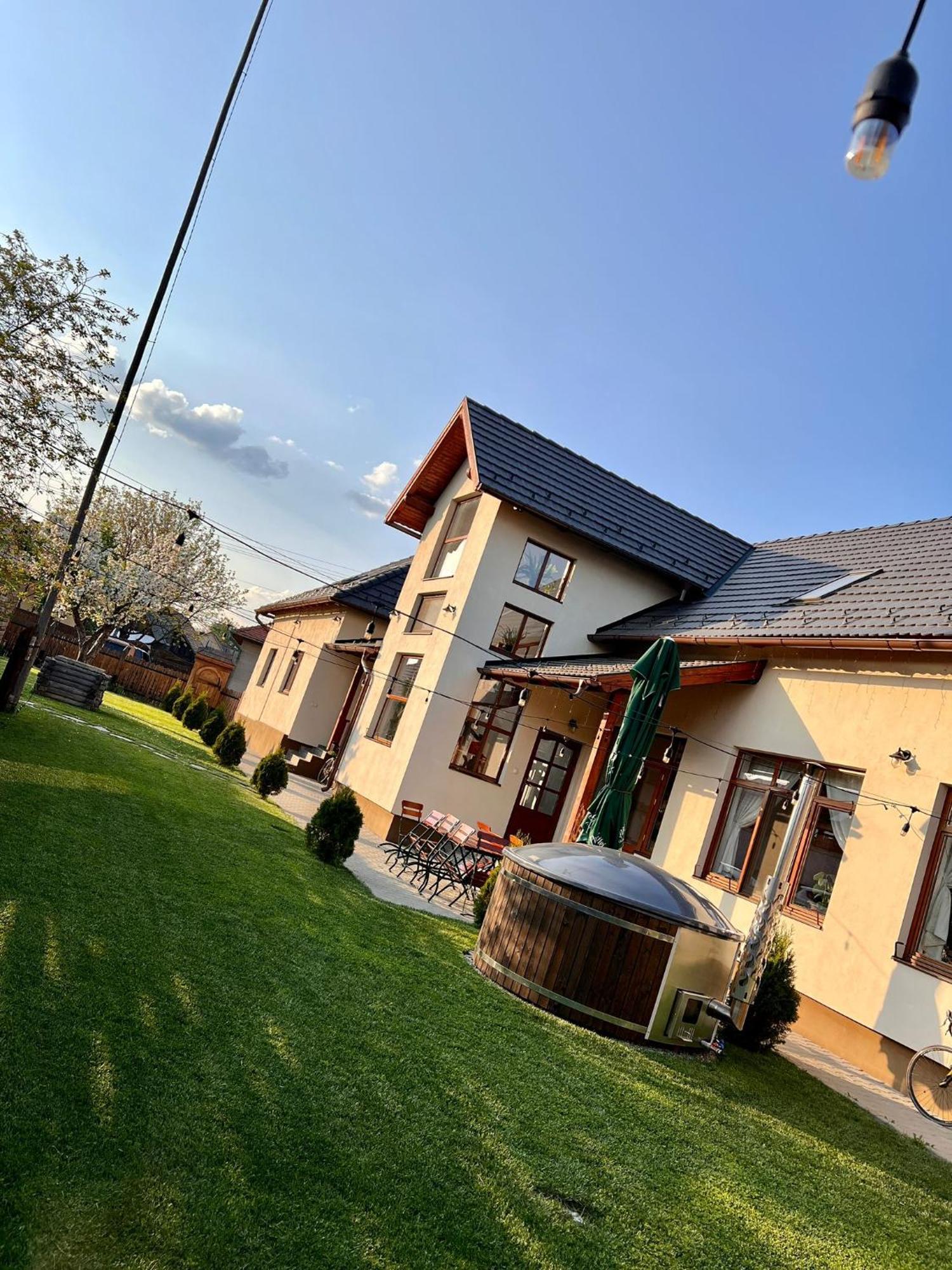 Famives Vendeghaz Bed and Breakfast Racul Eksteriør billede